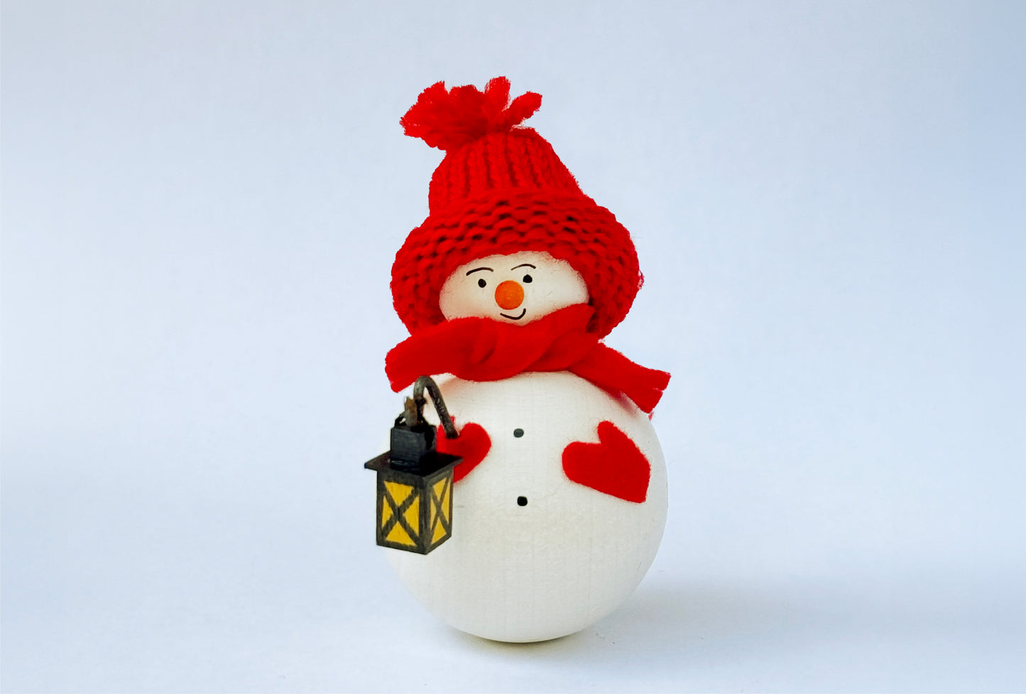 ランタンを持つ雪だるま
